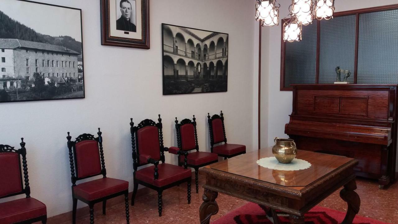 Centro San Viator Hostel Валадоид Екстериор снимка